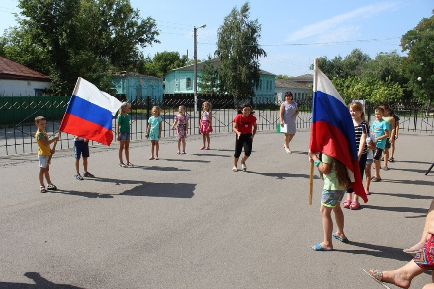 Детский утренник «Наш флаг – наша гордость» 