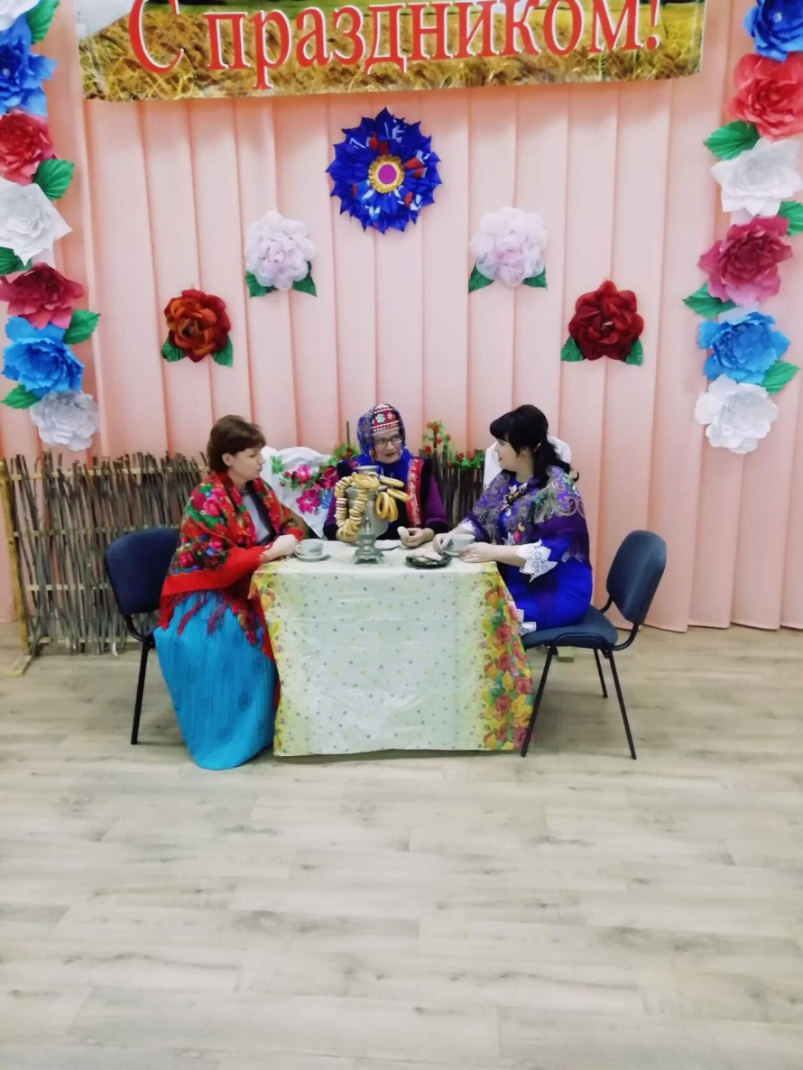 В Новобелянском СДК прошёл фольклорный праздник "Здравствуй, батюшка Покров!" 